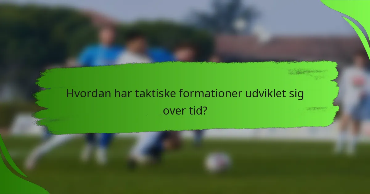 Hvordan har taktiske formationer udviklet sig over tid?
