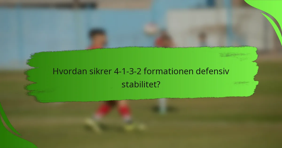 Hvordan sikrer 4-1-3-2 formationen defensiv stabilitet?